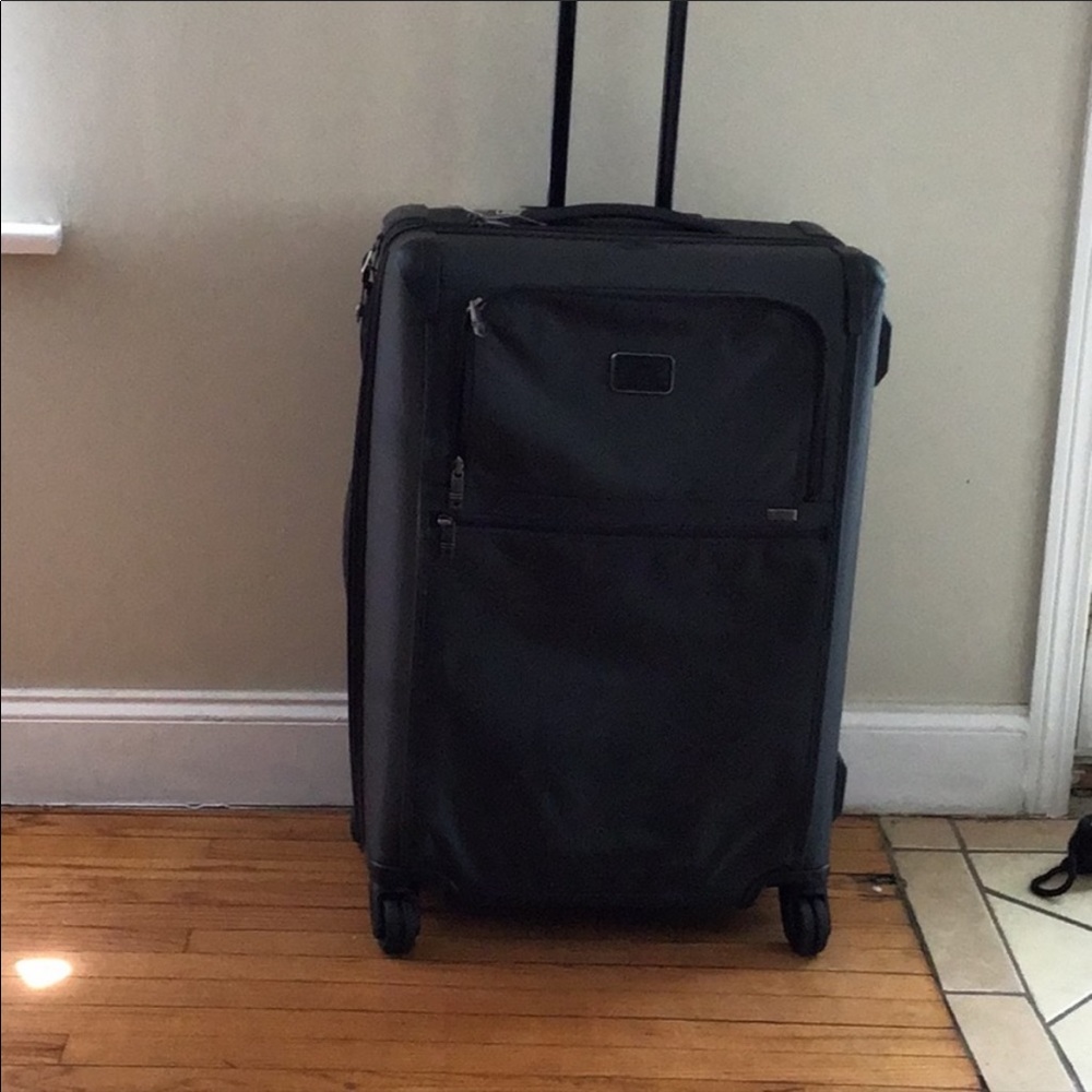 Brand New Tumi Alpha 2 Expandable 4 Wheeled